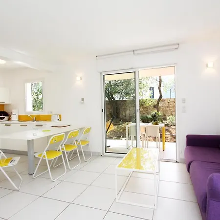 Le Clos Saint Paul Lägenhetshotell LʼÎle-Rousse