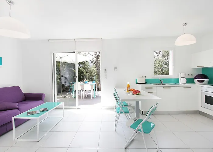 Aparthotel Le Clos Saint Paul LʼÎle-Rousse