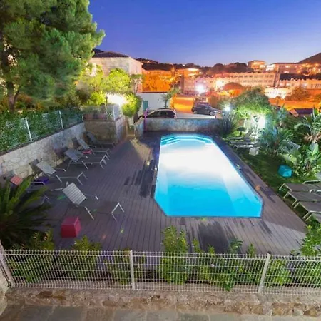 Résidence Le Clos Saint Paul 3* LʼÎle-Rousse