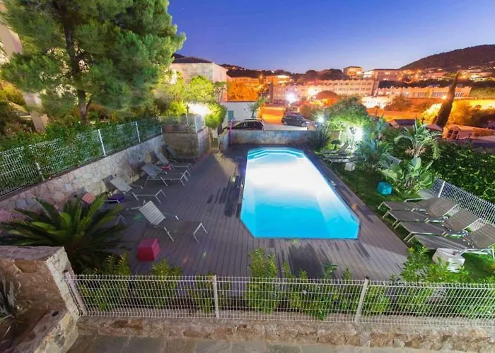 Le Clos Saint Paul 3* LʼÎle-Rousse