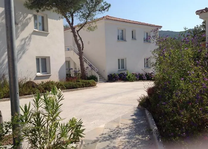 Hotel apartamentowy Le Clos Saint Paul LʼÎle-Rousse