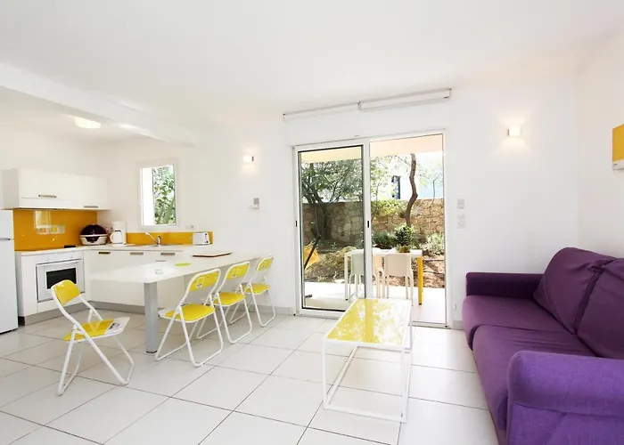 Le Clos Saint Paul Hotel apartamentowy LʼÎle-Rousse