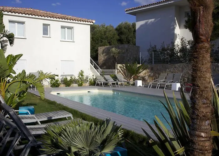 Le Clos Saint Paul Hotel apartamentowy LʼÎle-Rousse